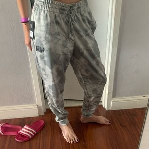 NWOT NBA grey tiedye basketball sweat pants w drawstring waist & pockets